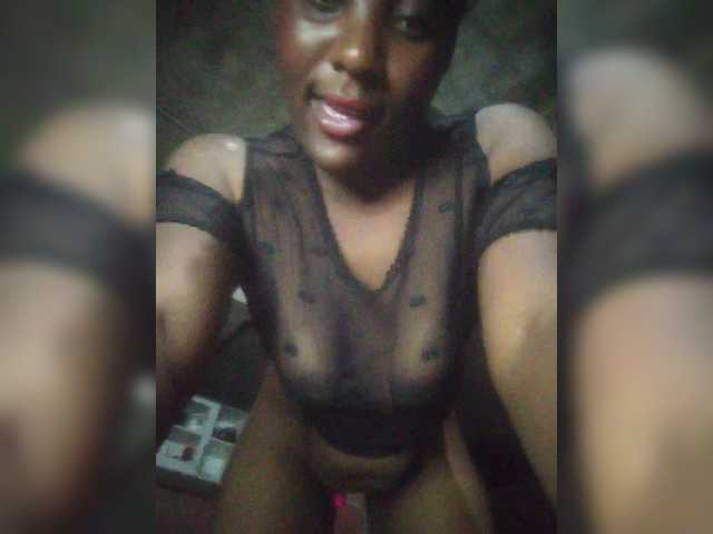 EmiliAddams live cam on BongaCams