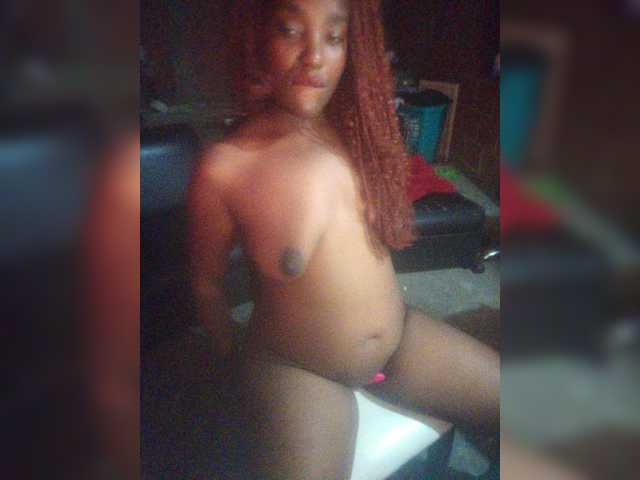 EmiliAddams live cam on BongaCams