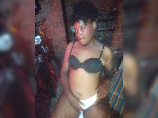 EmiliAddams live cam on BongaCams