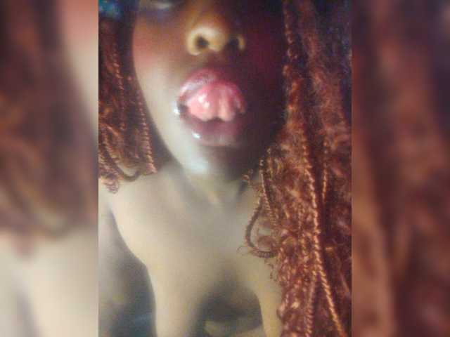 EmiliAddams live cam on BongaCams