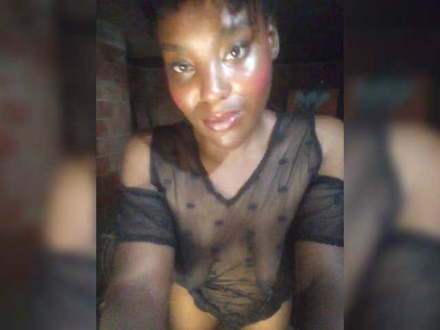 EmiliAddams live cam on BongaCams