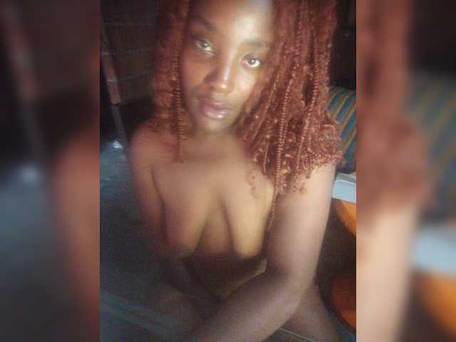 EmiliAddams live cam on BongaCams
