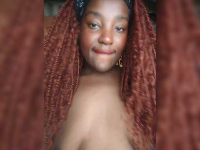 EmiliAddams live cam on BongaCams