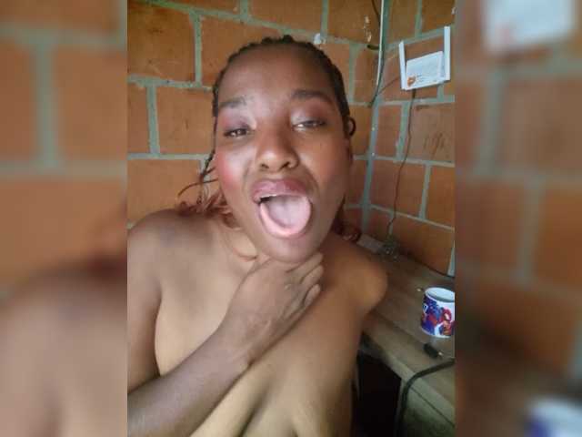 EmiliAddams live cam on BongaCams