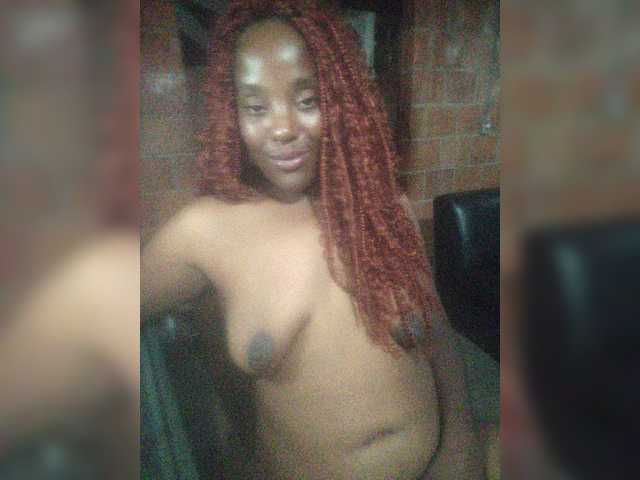 EmiliAddams live cam on BongaCams