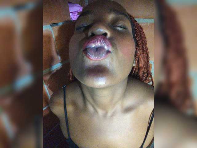 EmiliAddams live cam on BongaCams