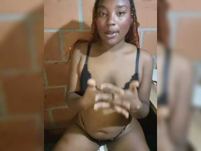 EmiliaBrava live cam on BongaCams