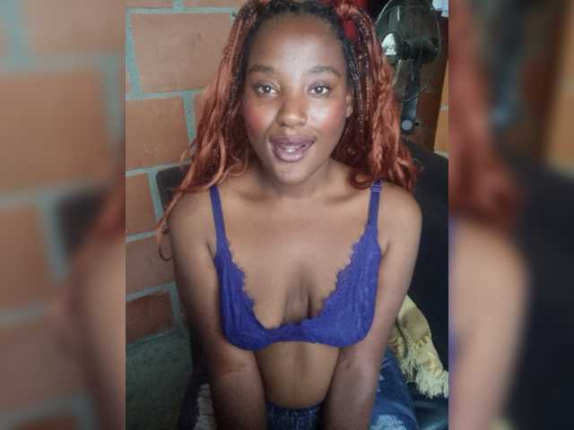 EmiliAddams live cam on BongaCams