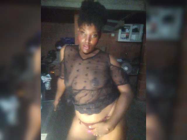 EmiliAddams live cam on BongaCams