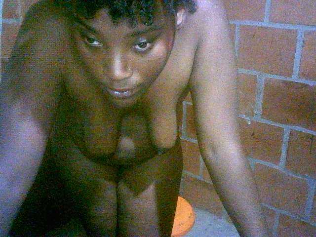 EmiliAddams live cam on BongaCams