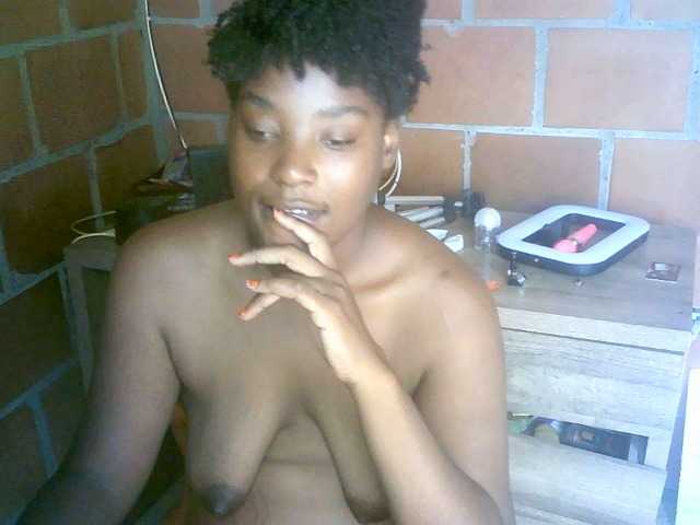 EmiliAddams live cam on BongaCams