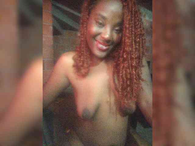 EmiliAddams webcam