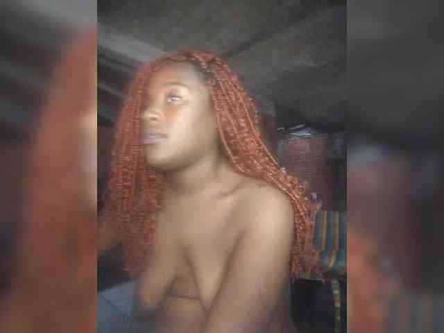 EmiliAddams webcam