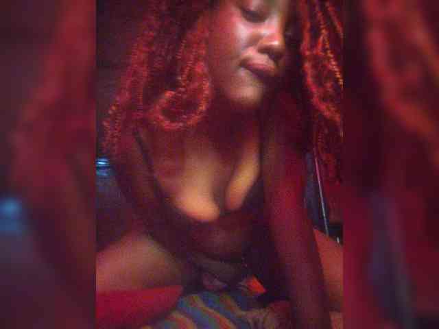 EmiliAddams Live Webcam on BongaCams