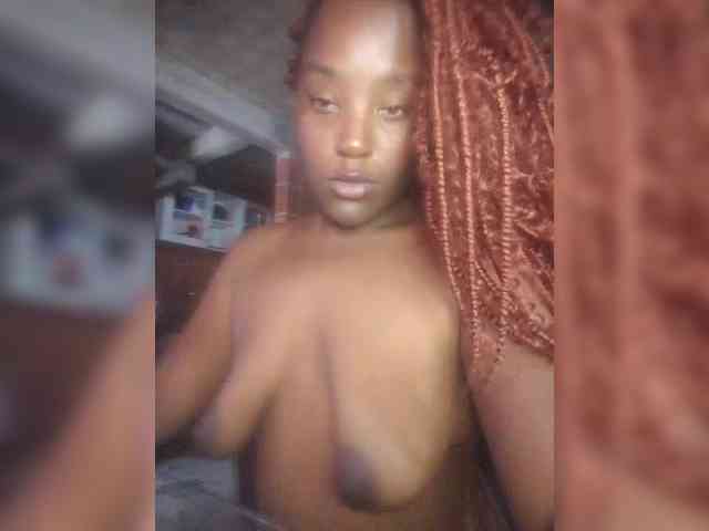 EmiliAddams webcam