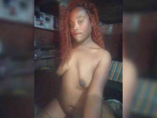 EmiliAddams webcam