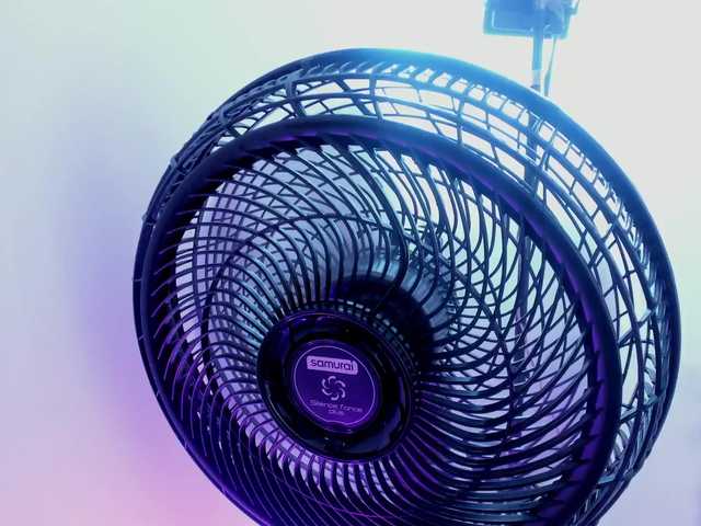 Emili-Hot's BongaCams show and profile