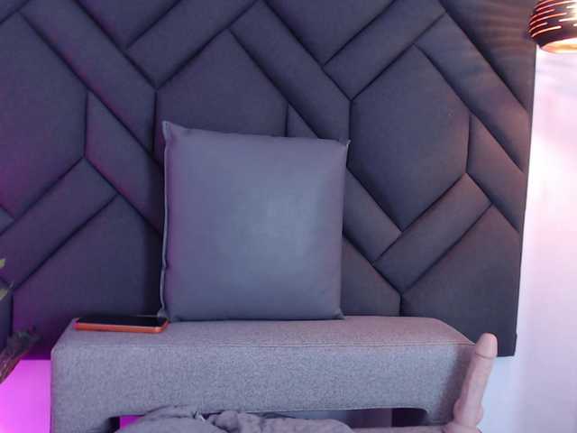 Emili-Hot live cam on BongaCams