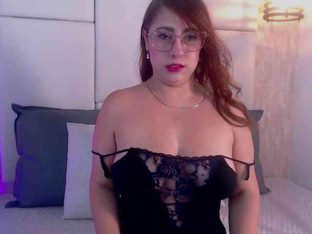 Emili-Hot Emili-Hot