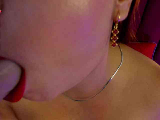 Emili-Hot