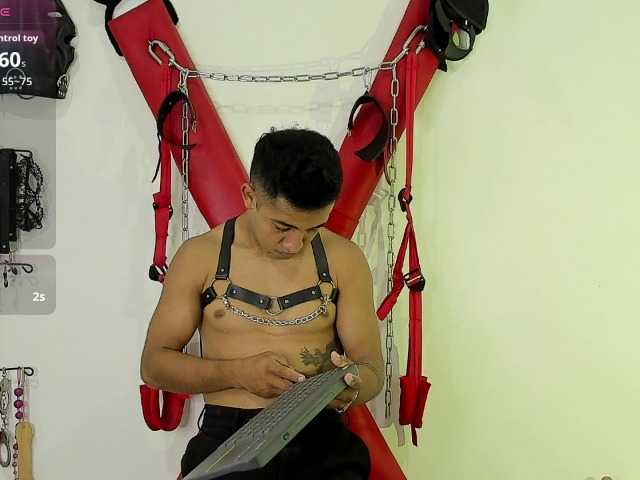 Hottsubmissive live webcam show