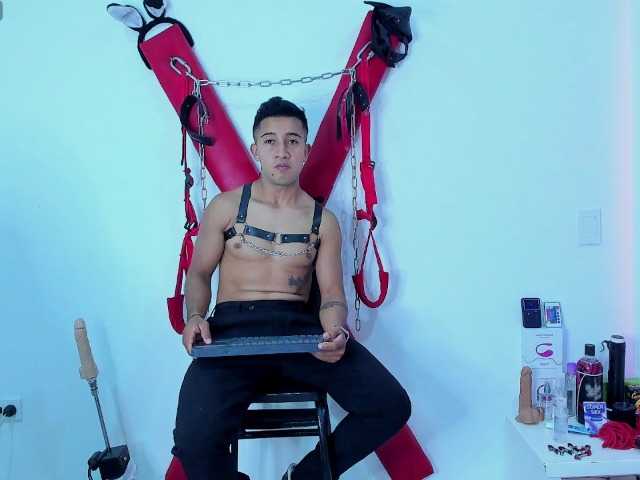 Hottsubmissive live webcam show
