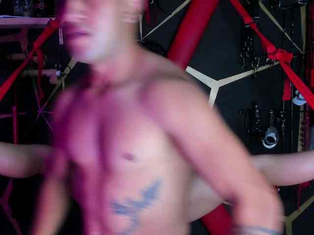 Hottsubmissive webcam