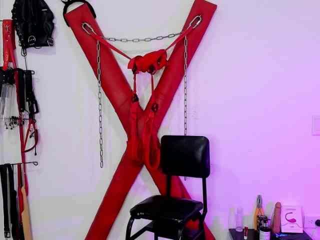 Hottsubmissive webcam