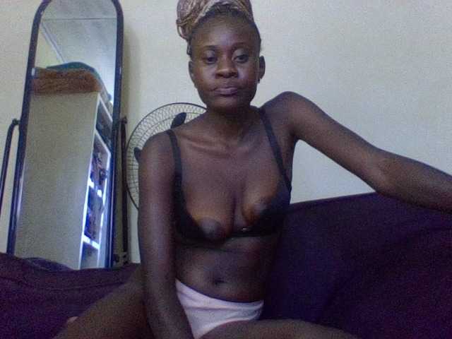 charmychassy27 live cam on BongaCams