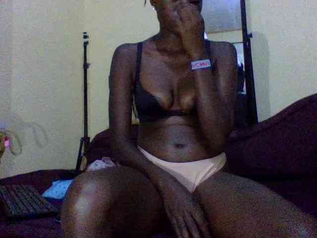 charmychassy27 Live Webcam on BongaCams