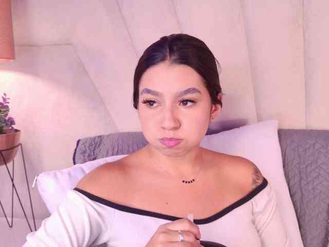 Alyssa-Ray webcam