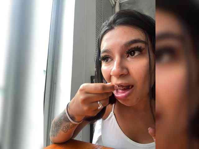 Alyssa-Ray webcam