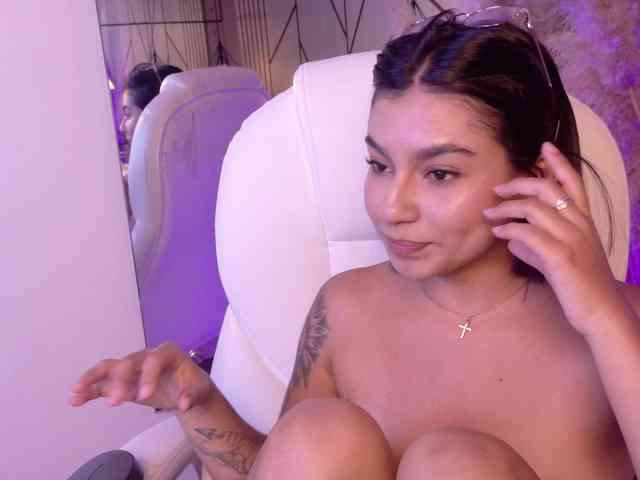 Alyssa-Ray webcam