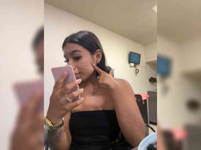 Alyssa-Ray webcam