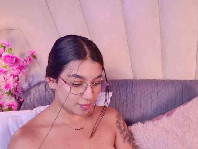 Alyssa-Ray webcam