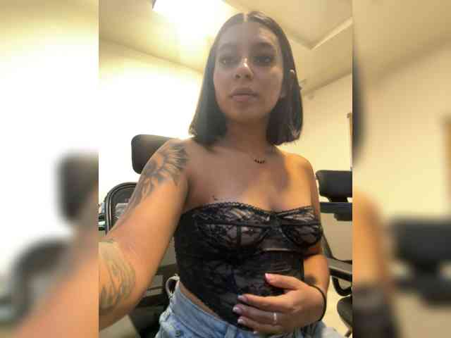 Alyssa-Ray webcam