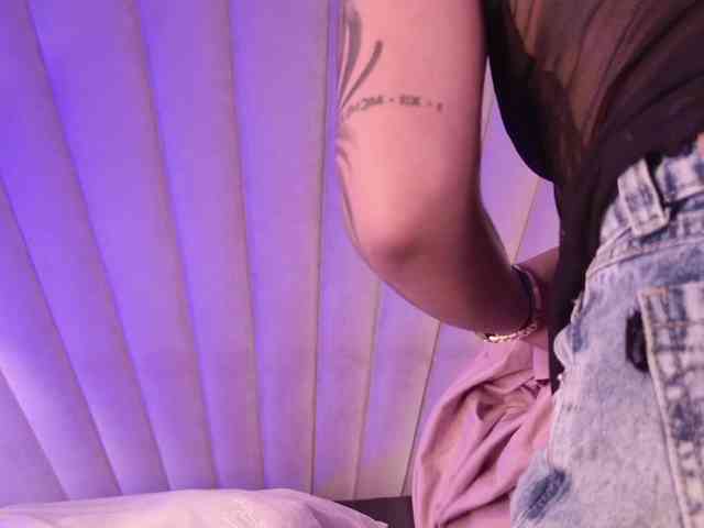 Alyssa-Ray webcam