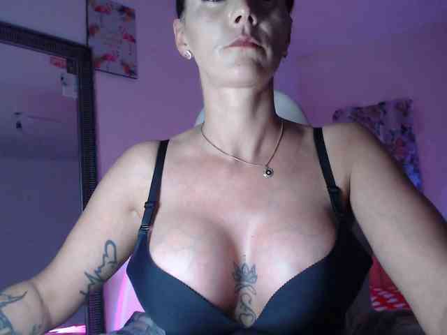 MissyDior webcam