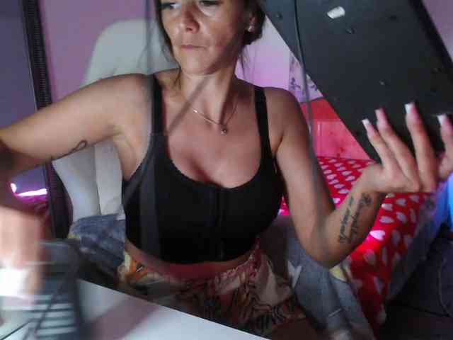 MissyDior webcam