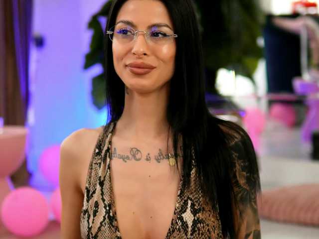 EvaAmanti's BongaCams show and profile