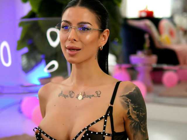 EvaAmanti's BongaCams show and profile