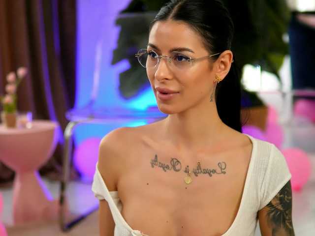 EvaAmanti's BongaCams show and profile