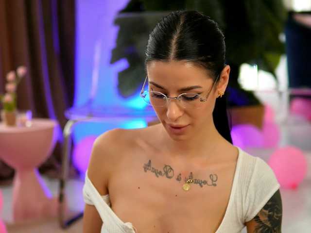 EvaAmanti's BongaCams show and profile