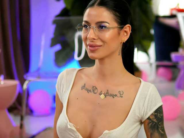 EvaAmanti's BongaCams show and profile