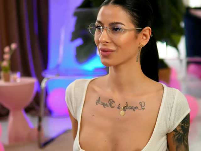 EvaAmanti's BongaCams show and profile