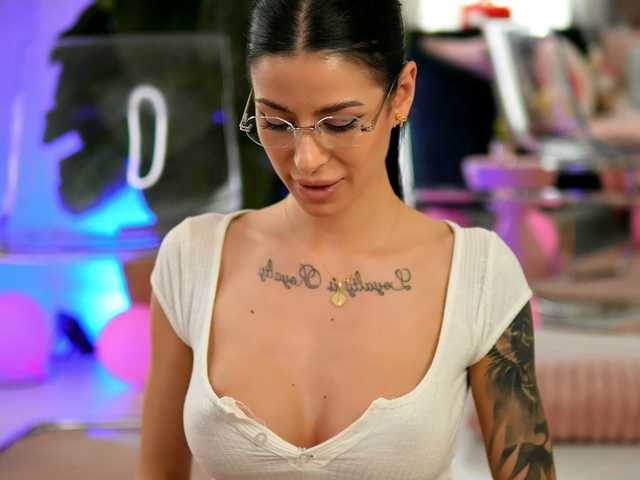 EvaAmanti's BongaCams show and profile