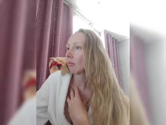 Missis25, 25 y/o - Live Cam on BongaCams