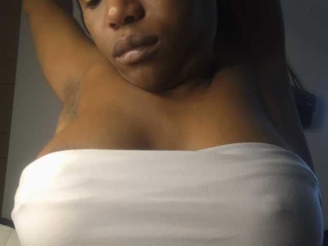 SexyBaddie live cam on BongaCams