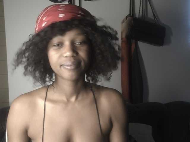 SexyBaddie live cam on BongaCams