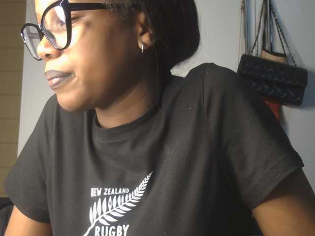 SexyBaddie live cam on BongaCams